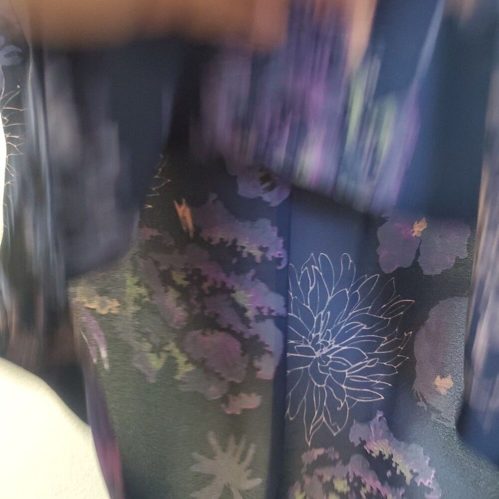 Lila Rose Top Sleeveless Blouse Floral V Neck Womens Size L Blue - Picture 13 of 15